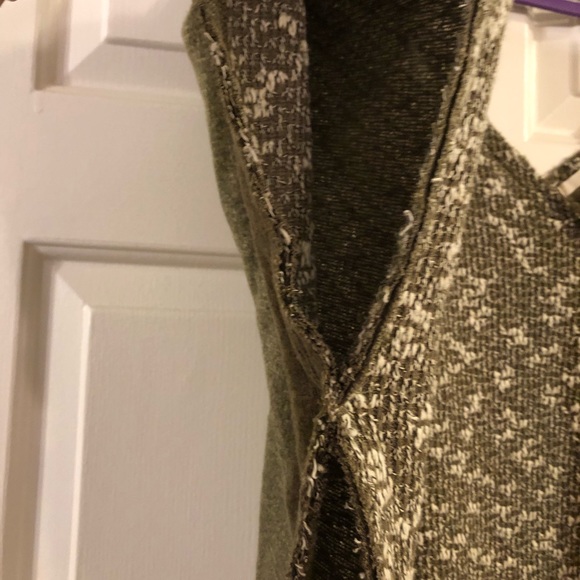 Short Poncho - Picture 2 of 3